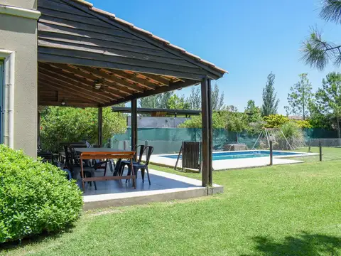 Casa 6 ambientes con 3 baños