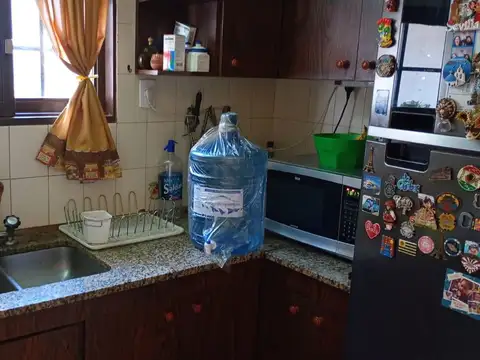 Casa 7 ambientes con 2 baños