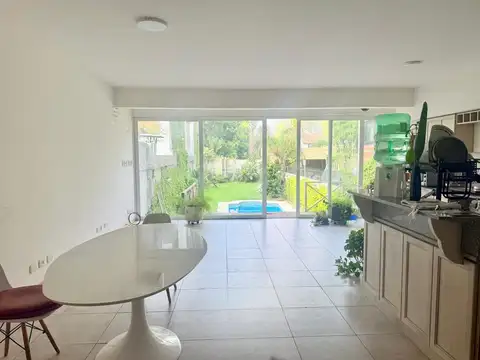 CASA EN ALQUILER 8 AMB ACASSUSO CON PISCINA