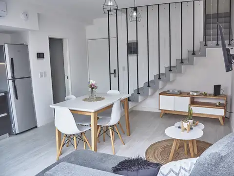 Defensa 1300, Piso 2