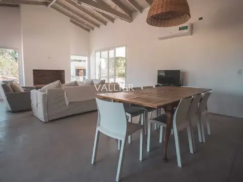 Casa 6 ambientes con 5 baños