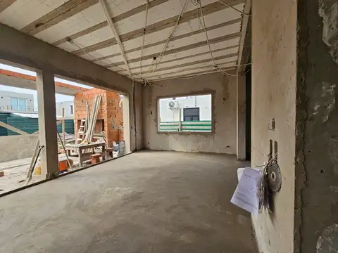 Casa en construcción en venta en Carpinchos, Nordelta, 4 suites, lote interno