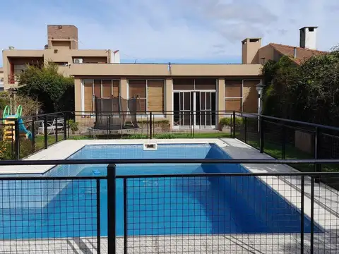 Casa 6 ambientes con 4 baños