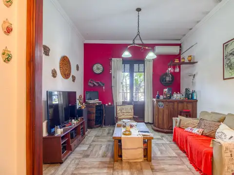 CASA A REFACCIONAR CON PATIO Y TERRAZA