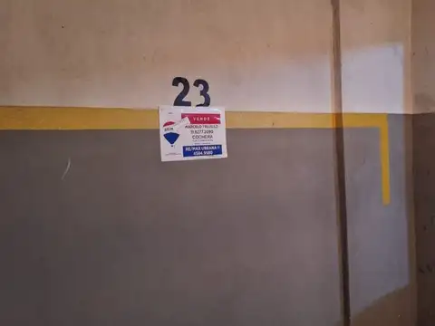 COCHERA CUBIERTA -PALERMO. Porton electrico-Montac