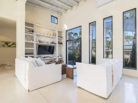 Casa 4 ambientes con 3 baños