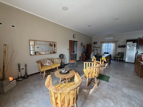 Casa de 3 amb. Con pileta sobre lote de 600m2 a la venta en Cañuelas