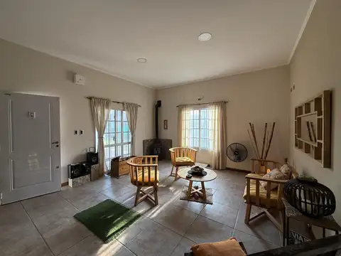 Casa 3 ambientes con 2 baños