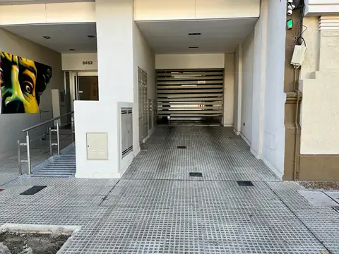 Venta de cochera y baulera en Tucumán  y Av.Freyre