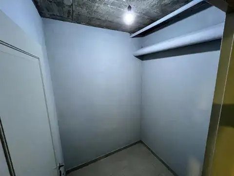 Venta de cochera y baulera en Tucumán  y Av.Freyre