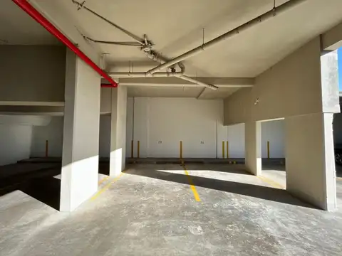 Venta de cochera y baulera en Tucumán  y Av.Freyre