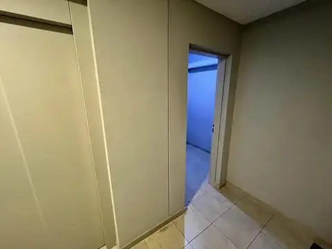 Venta de cochera y baulera en Tucumán  y Av.Freyre