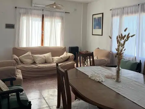Casa 6 ambientes con 5 baños