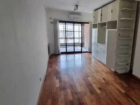 Av. Jujuy 1000, Piso 8