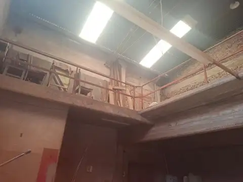 GALPÓN CON VIVIENDA DE 3 AMBIENTES EN VENTA EN BERAZATEGUI.
