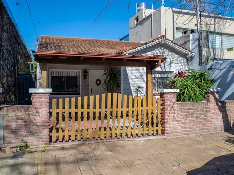 Casa 3 ambientes con cochera en venta Martínez