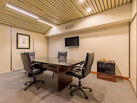 Oficina 10 ambientes con 3 baños