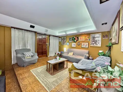 Casa en Venta con 5 cocheras