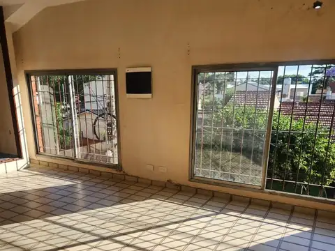 Departamento / Oficina 1 piso por escalera 3 ambientes Villa Adelina muy luminoso