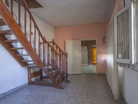 Casa 5 ambientes con 2 baños