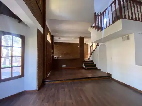 Casa 5 ambientes con 3 baños