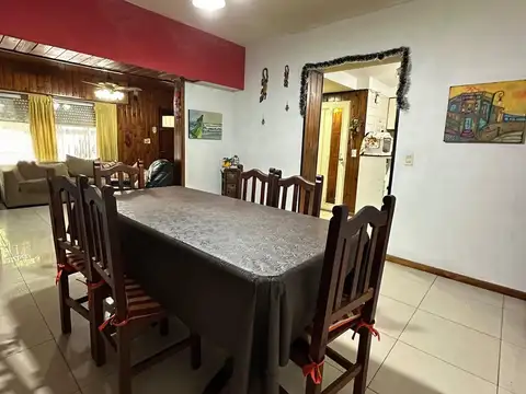 Casa 4 ambientes con 2 baños