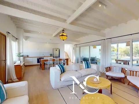 Casa 4 ambientes con 2 baños