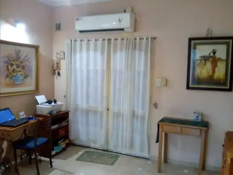 Venta de 2 locales y vivienda de 4 amb s/lote de 327 m²