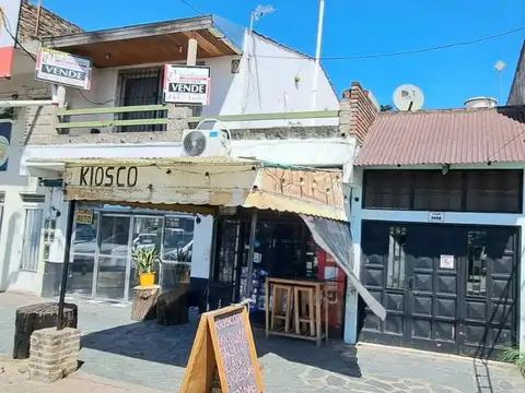 Venta de 2 locales y vivienda de 4 amb s/lote de 327 m²