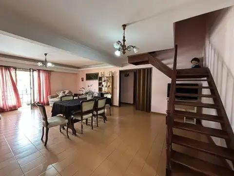 Depto Tipo Casa en Venta de 3 ambientes