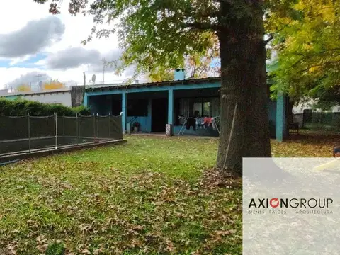 227 entre 46 y 47-Casa con amplio lote en A. Etcheverry, La Plata