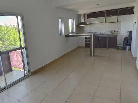 Departamento en Alquiler en Lomas De Zamora, $ 450.000
