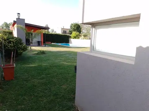 Casa en Venta en Loma Verde, USD 139.000