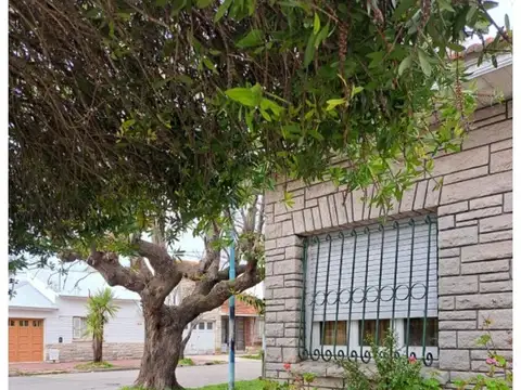 Casa en Venta en Parque Luro, USD 143.000