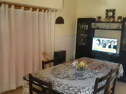 EXCELENTE PH DE 3 AMBIENTES EN PLANTA BAJA AL FONDO CON DOS PATIOS Y AMPLIA TERRAZA