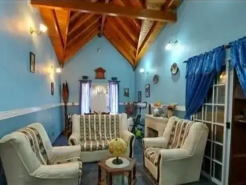 Casa en Venta con 2 cocheras