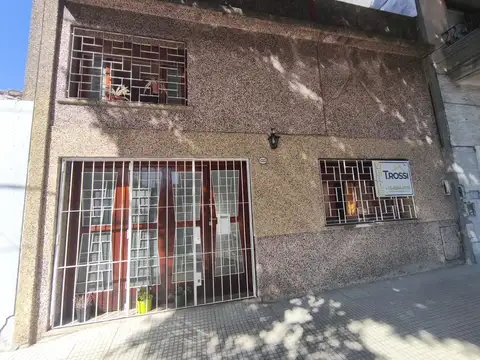 Casa 5 Ambientes con Patio, Terraza, Quincho y Cochera en Mataderos