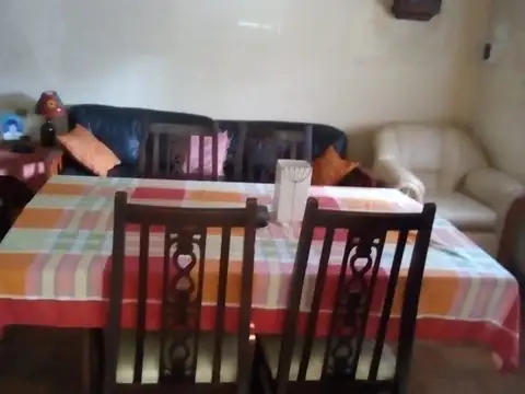 Casa 5 ambientes con 1 baño