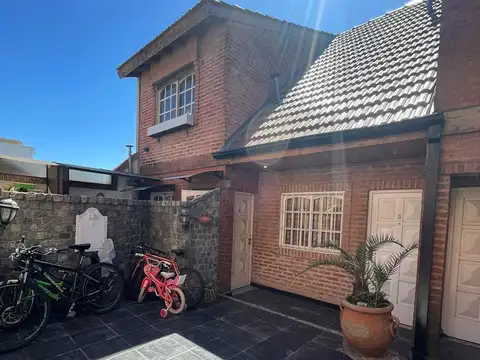 BAJAS EXPENSAS - A 50 Mts DE AV MOSCONI - VARIAS LINEAS DE COLECTIVOS- RAPIDO ACCESO A CAPITAL