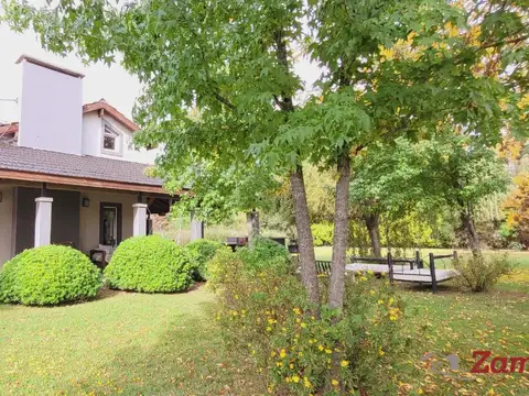 Casa en Venta con 2 cocheras