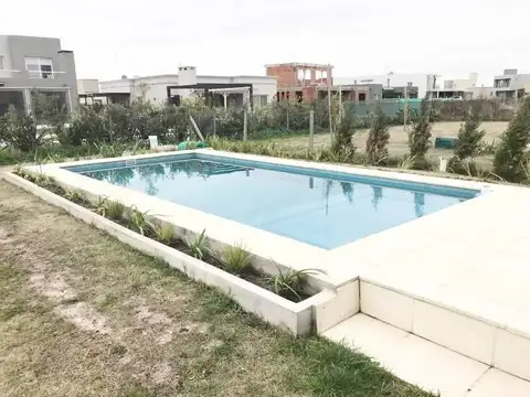 Hermosa casa nueva en dos plantas, de poco uso solo temporadas
