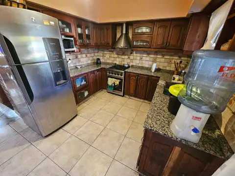 Casa en Venta con 3 cocheras