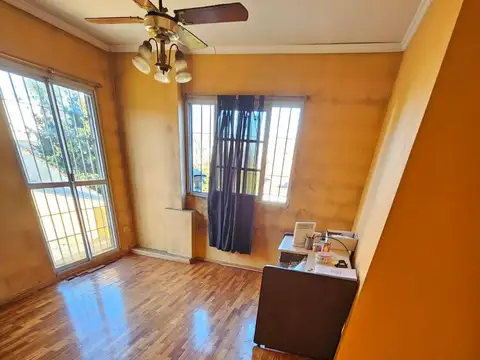 Casa en  4 amb. con quincho