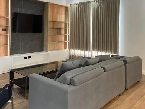 Casa en Alquiler con 2 cocheras