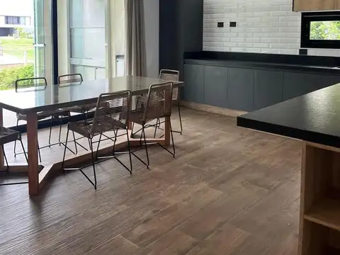 Casa en Alquiler de 4 dormitorios