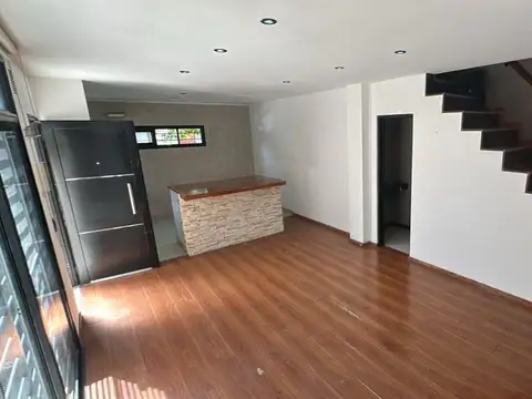 Depto Tipo Casa 3 ambientes con 2 baños