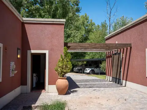 Casa en Venta con 6 cocheras