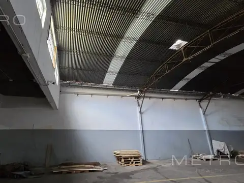 Galpon en Venta 37  mts Fondo