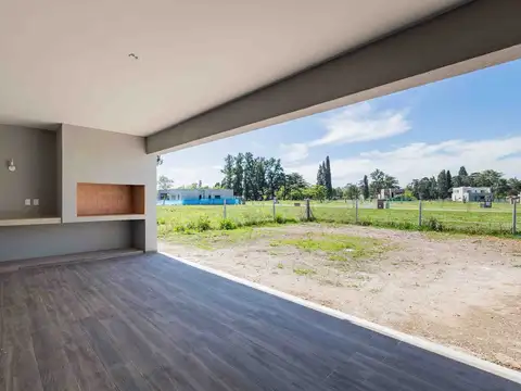 Casa 4 ambientes con 2 baños