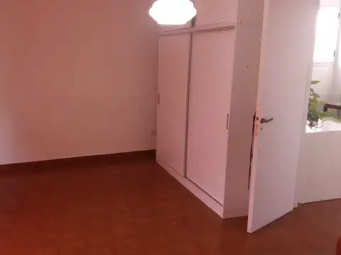 CASA EN ESQUINA + DPTO INDEP.+GALPON/OPORTUNIDAD